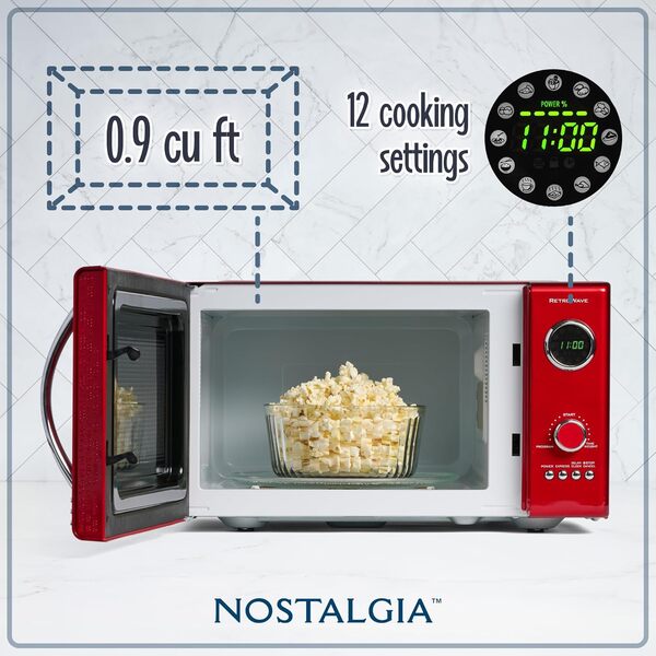 Nostalgia Four à Micro-Ondes de Comptoir Rétro - Grand 800 Watts - 25,4 L - 12 Réglages de Cuisson Préréglés - Horloge Numérique - Appareils de Cuisine - Rouge