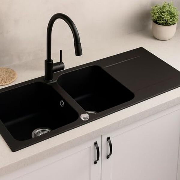 Découvrez notre test complet de l'évier Essebagno Lisse : un modèle élégant en résine noire avec deux cuves et un égouttoir pour une cuisine moderne et fonctionnelle.