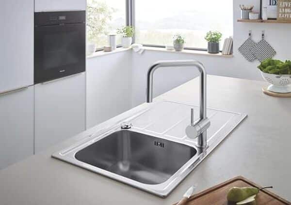 Découvrez notre test détaillé du robinet Grohe Minta avec douchette extractible et bec en U : un allié de choix pour votre cuisine, alliant fonctionnalité et esthétique moderne.
